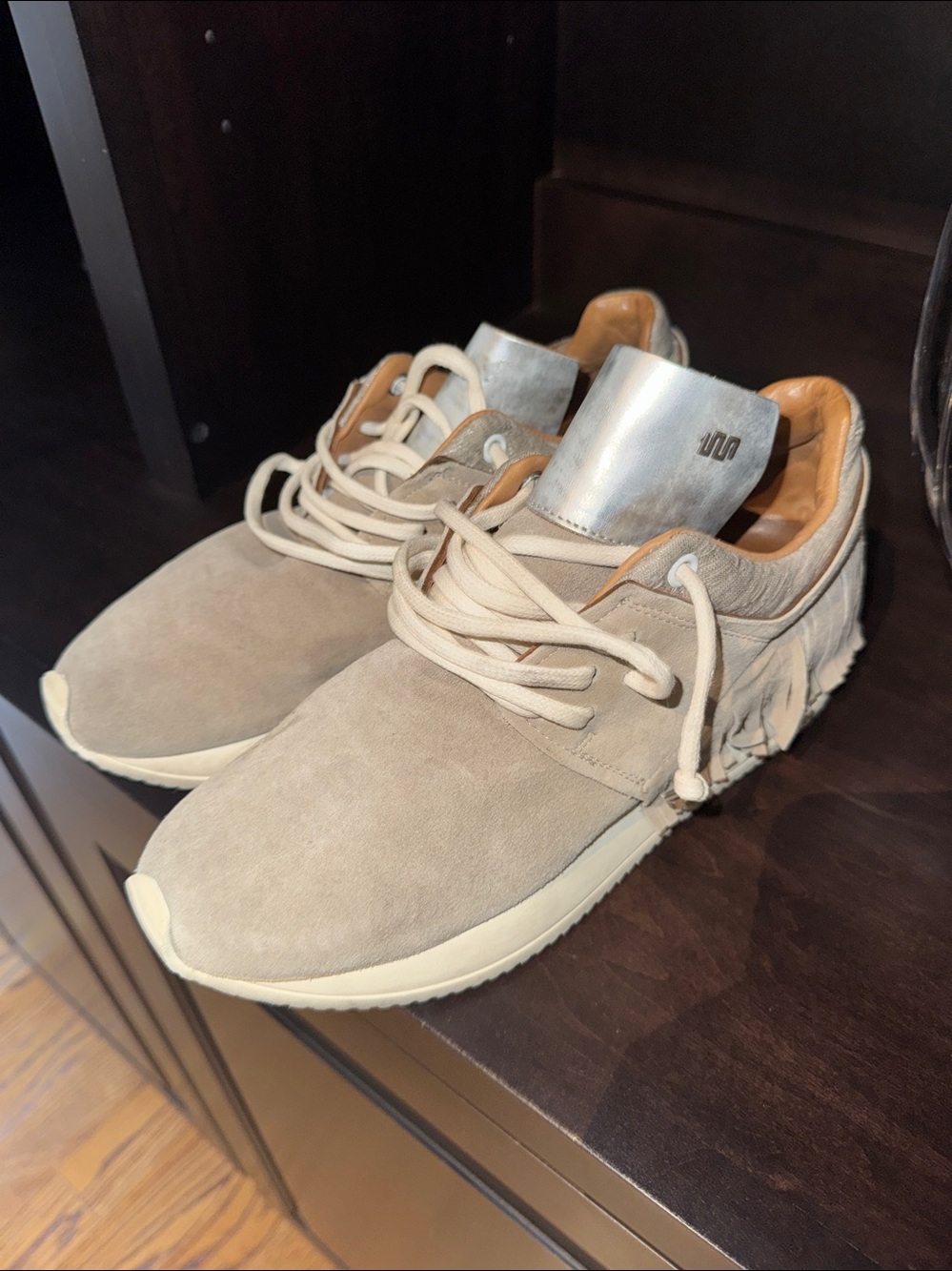 Women’s Esseutesse Leather Fringe Sneaker Sz 7